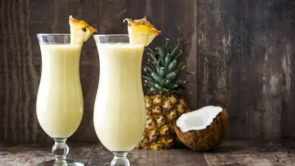 2. Piña Colada Un cóctel tropical para el alma