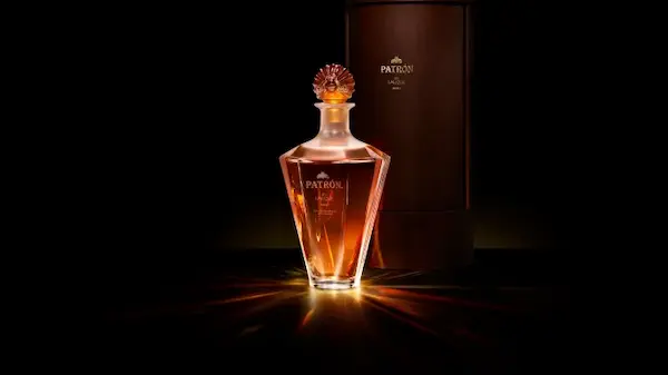 patrón de Lalique colecciones de licores