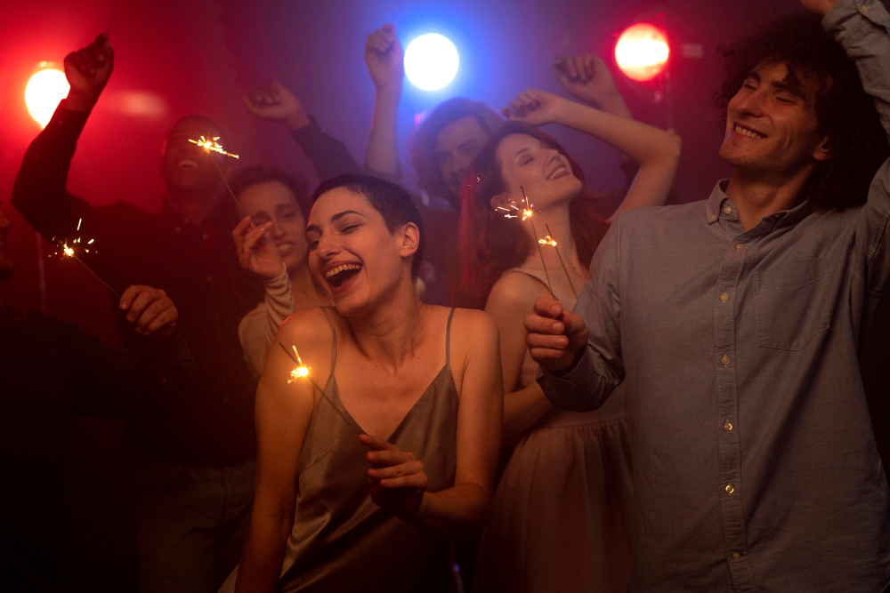 amigos bailando en una discoteca en Lince