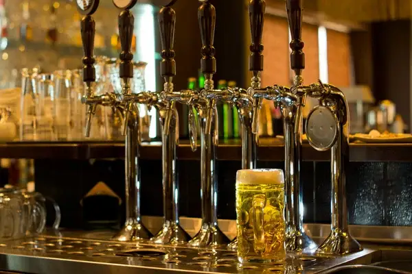 Imagen de la barra de un bar innovadora