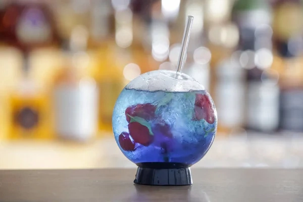 Trago hecho con la técnica de mixología creativa, una de la tendencias en bares más resaltantes