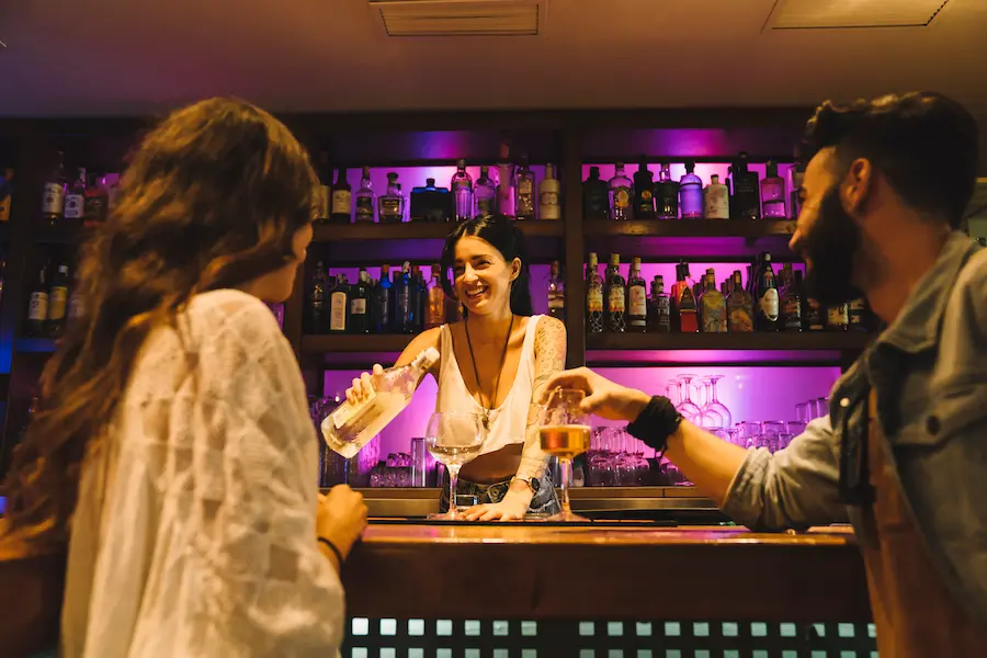 Operación, marketing y diferenciación para un negocio de discoteca