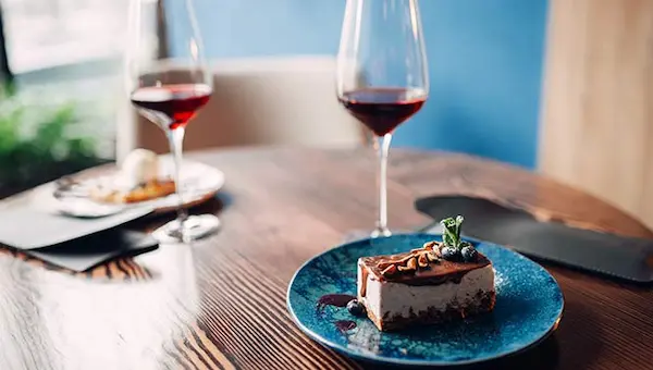 La importancia del equilibrio en el maridaje de vinos con postres