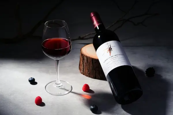 Postres con frutos rojos y vinos jóvenes maridaje de vinos con postres