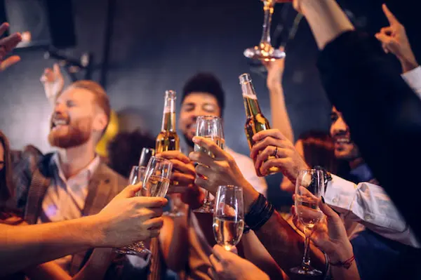 El consumo de bebidas como parte de la experiencia social