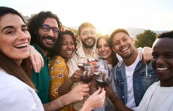 Lifestyle cómo el estilo de vida moderno transforma las reuniones sociales y el consumo de bebidas