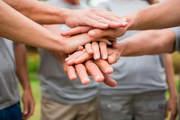 Compartir los logros fortalece las relaciones personales