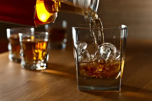 Diferencias entre Bourbon y Whisky: Una Explicación Sencilla
