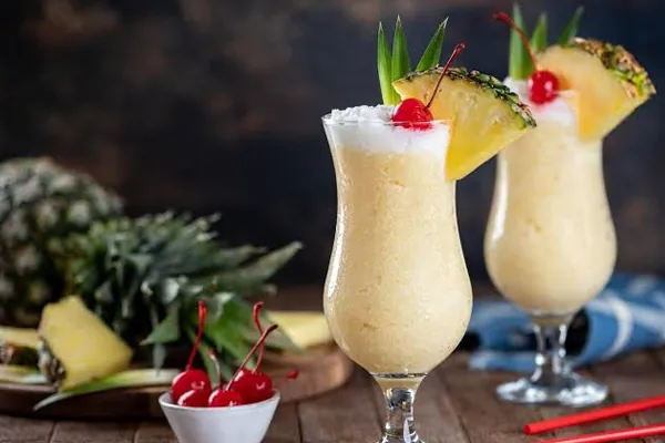 mejores cócteles de piña que debes hacer