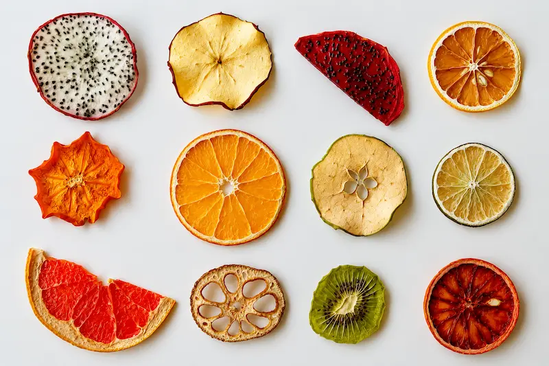 ¿Qué tipos de frutas deshidratadas se utilizan en los cócteles