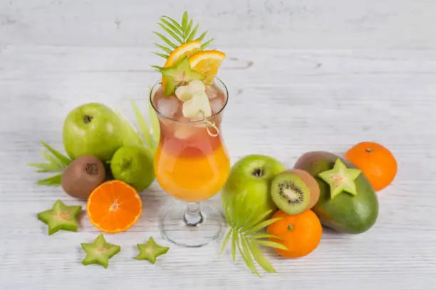 Cómo preparar una mesa de bebidas para una reunión